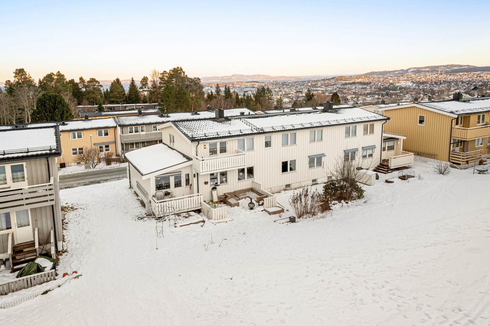 Familievennlig område med kort vei til barnehager og skoler. Galleribilde