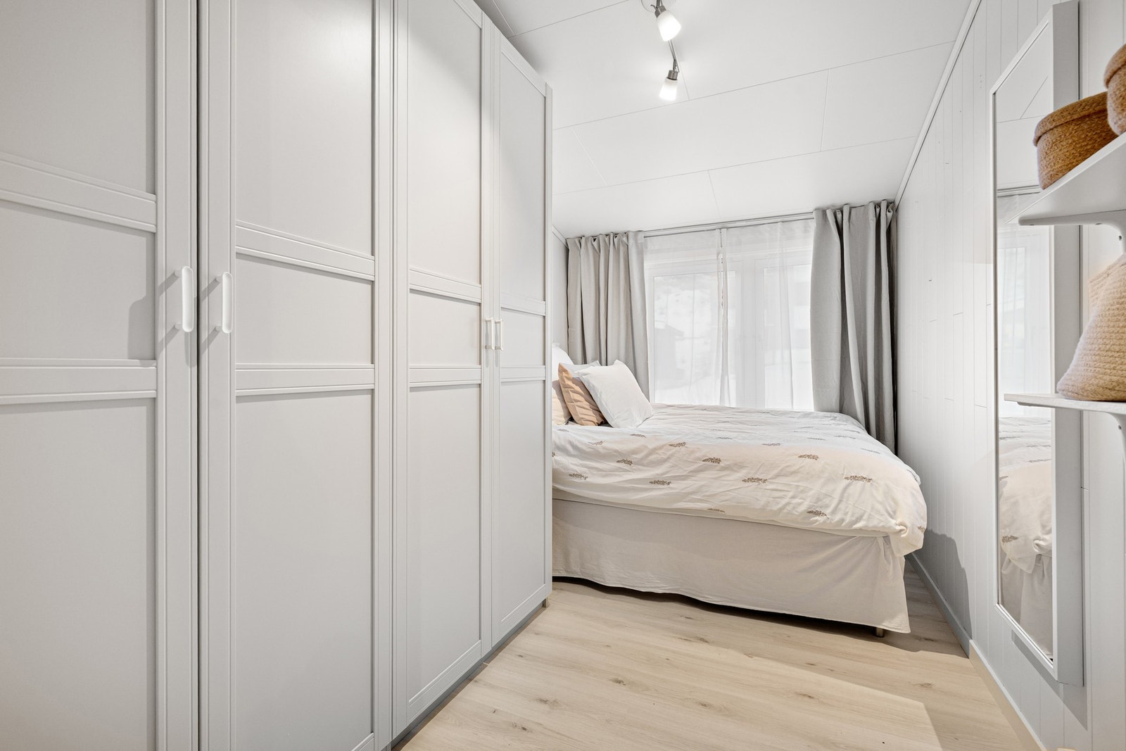 Hovedsoverommet er på 8,5 kvm og har god plass til dobbeltseng og garderobeskap. Galleribilde