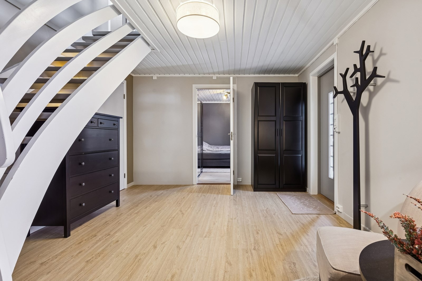 Hall i underetasje. Galleribilde