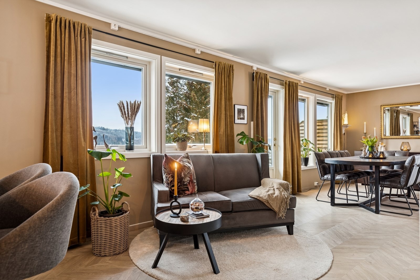 Stuen har gode innredningsmuligheter. Galleribilde