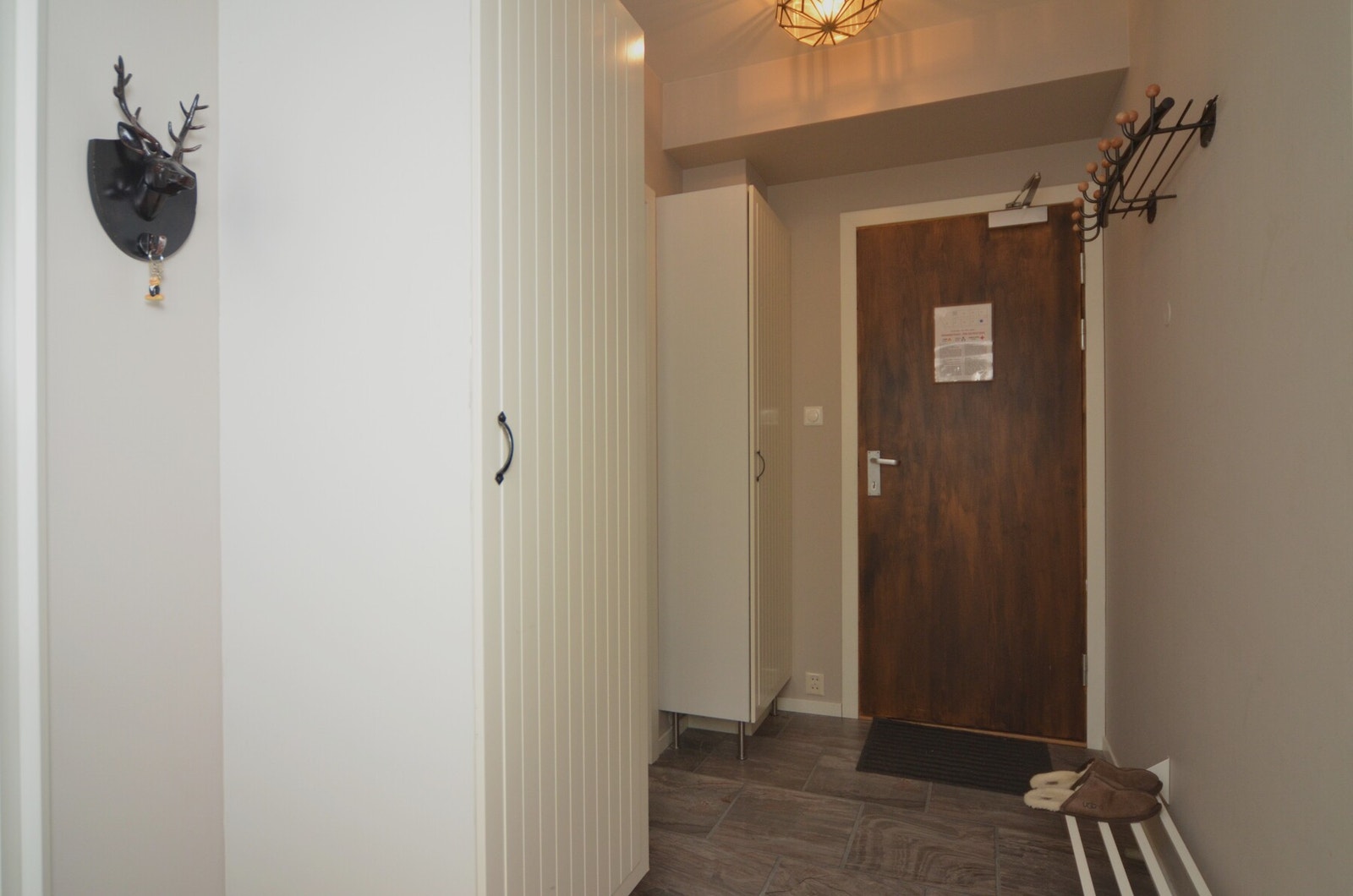 Entré med plass til tørkeskap * Dette følger ikke handelen Galleribilde