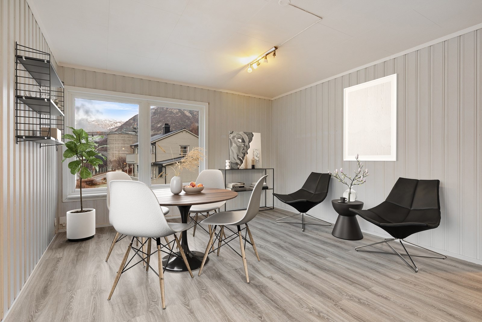 Det er også fleire møbleringsmoglegheiter med plass til både sofagruppe og spisebord. Galleribilde