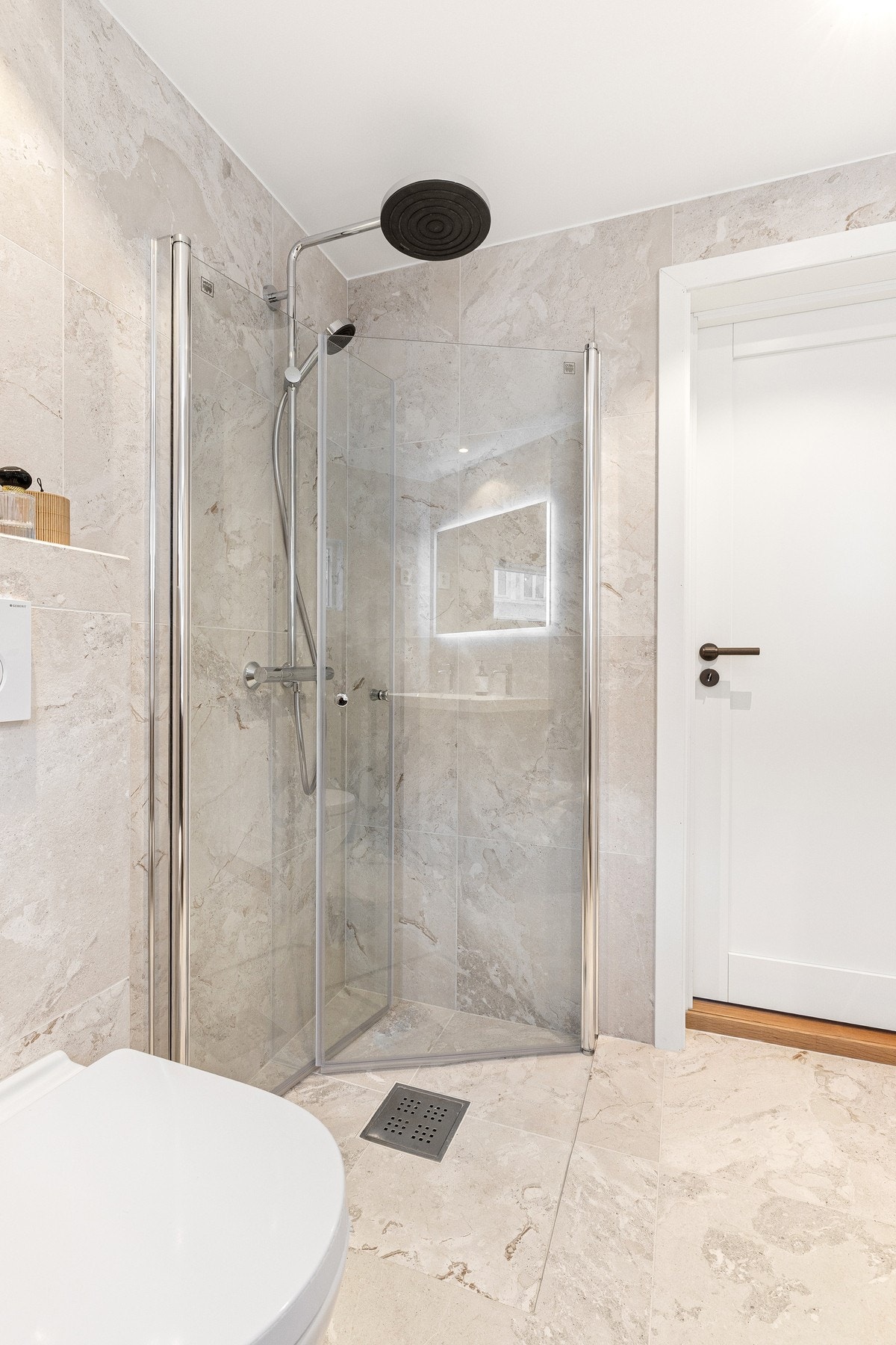 Innfellbare dusjdører. Galleribilde