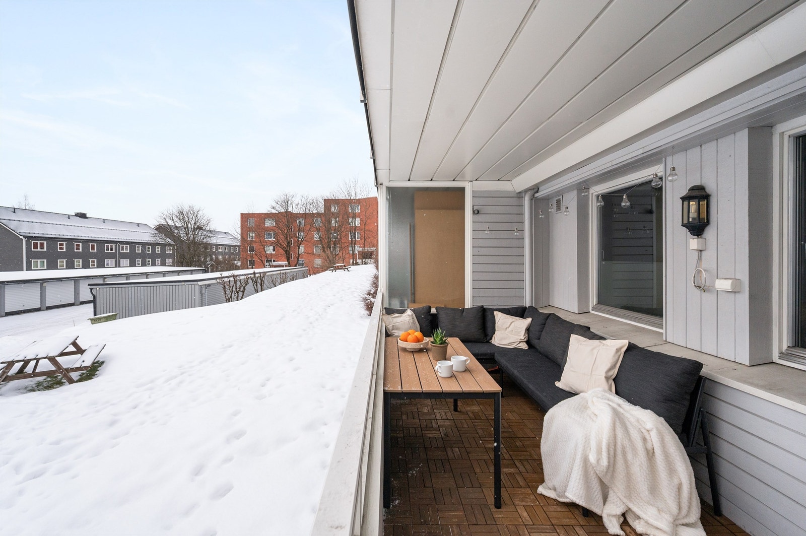 Sol fra omtrent kl 10-19 på sommerstid iht selger Galleribilde