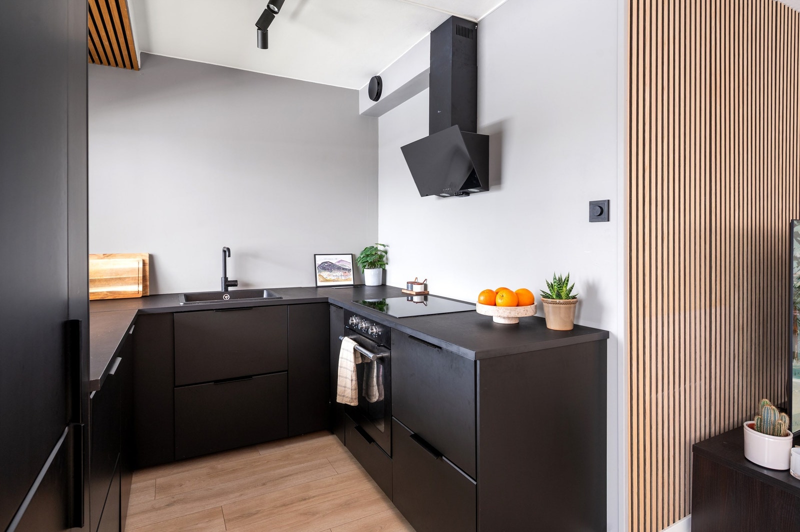 Moderne og pent kjøkken fra 2022 Galleribilde