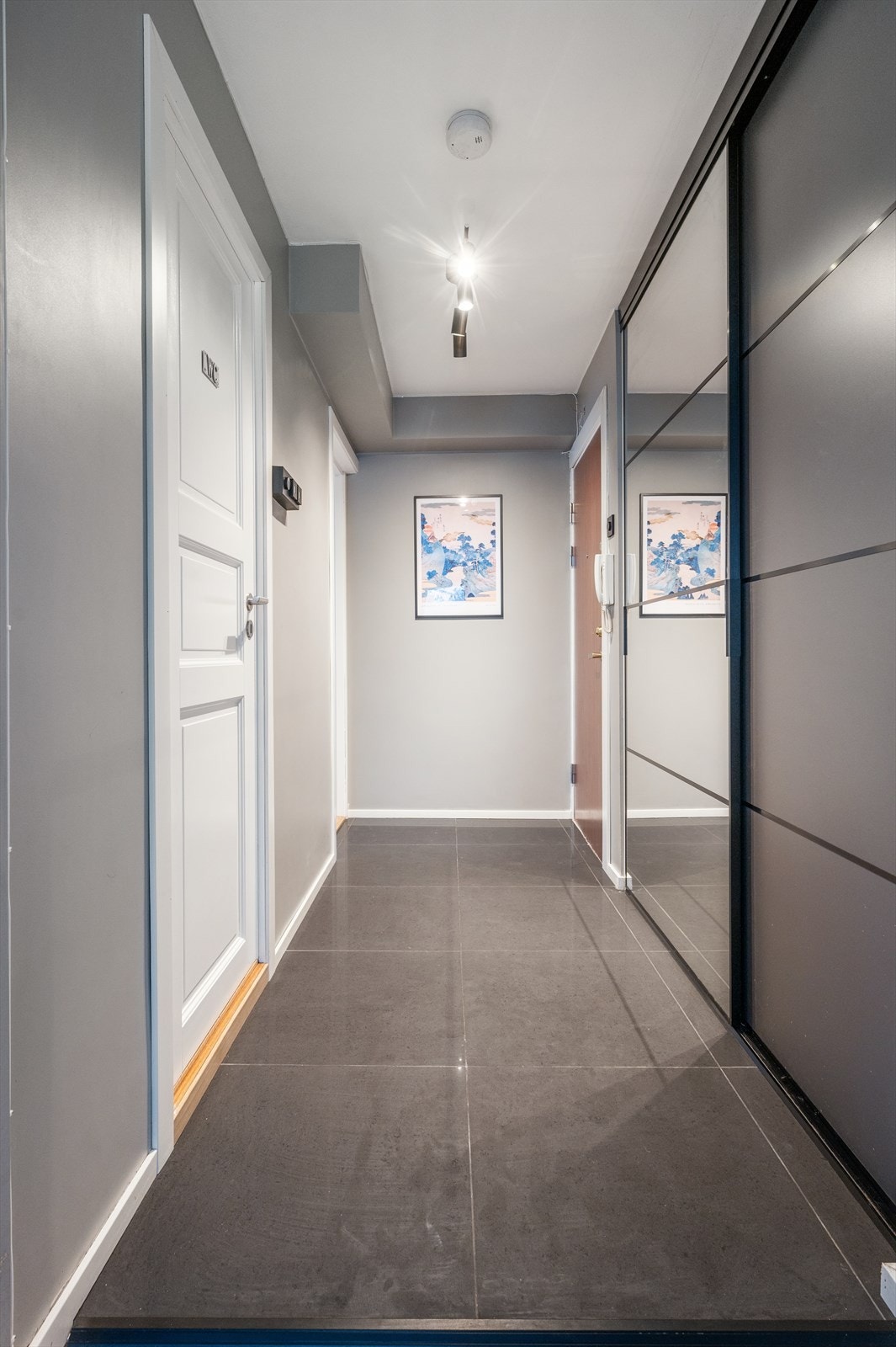 Her er det flislagt gulv med varme Galleribilde