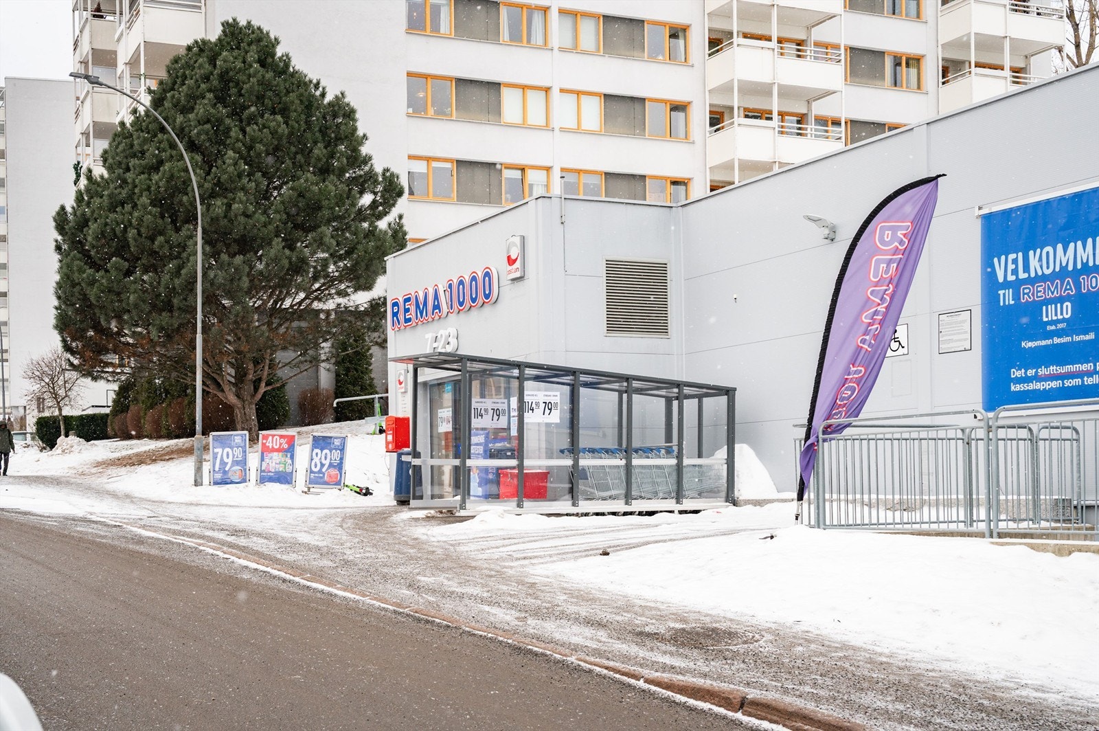 Nærbutikk like borti gaten Galleribilde