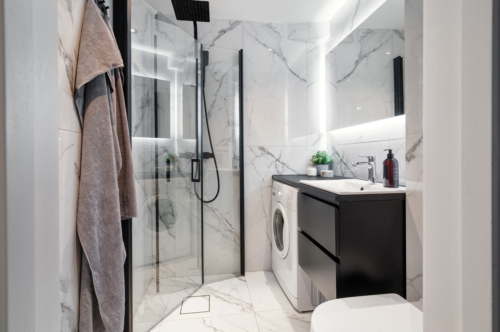 Delikat baderom som ble pusset opp i 2022 Galleribilde