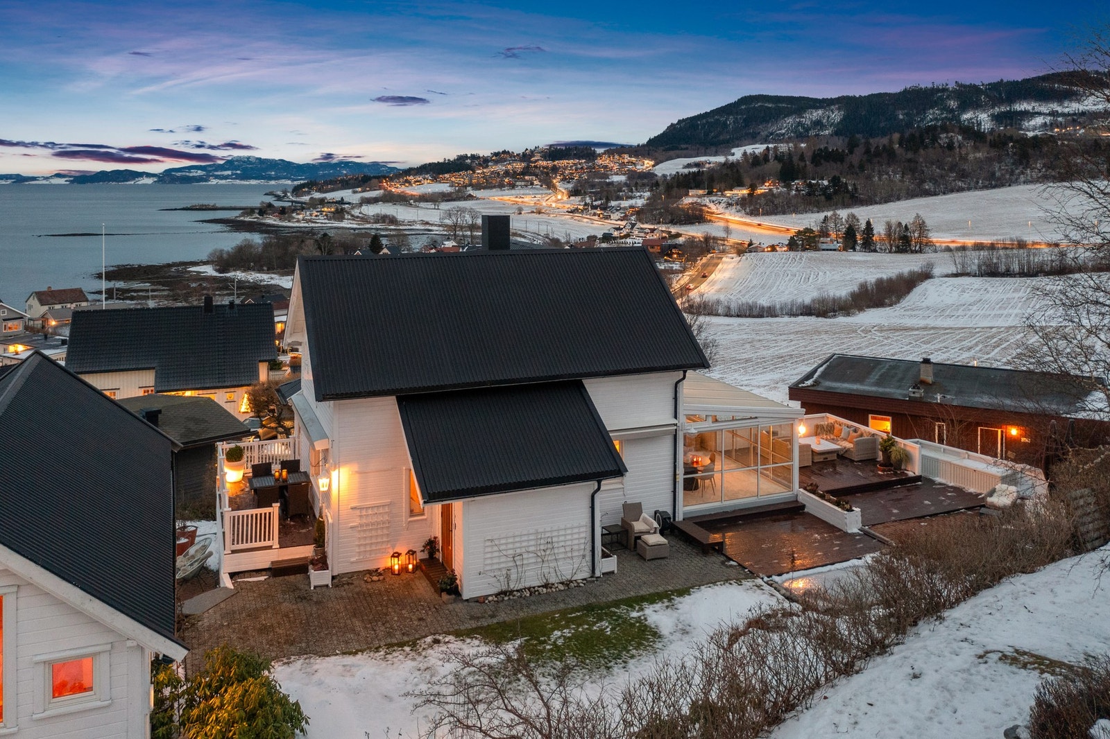 Her bor du sentralt på Ranheim, med kort vei til skole, barnehage, kollektivtransport, dagligvarebutikk og rask adkomst til Trondheim sentrum. Galleribilde