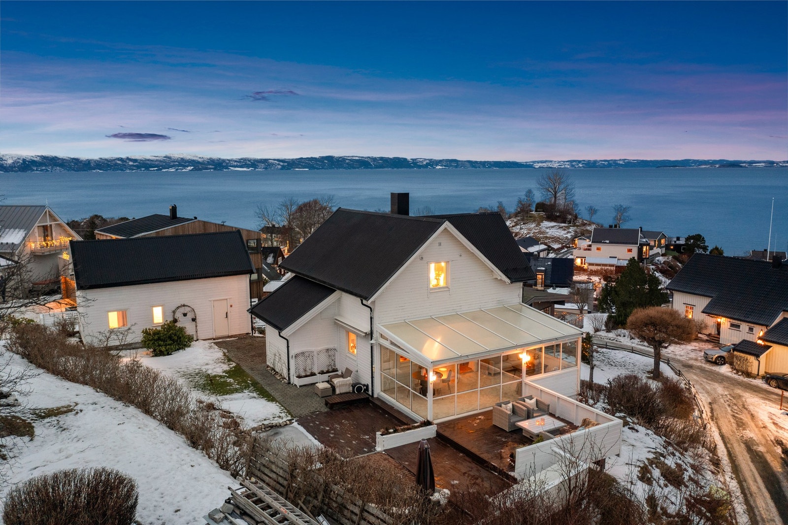 Boligen har en sentral beliggenhet på Ranheim, med kort avstand til skoler, barnehager, dagligvarebutikk samt gode buss- og togforbindelser. Galleribilde