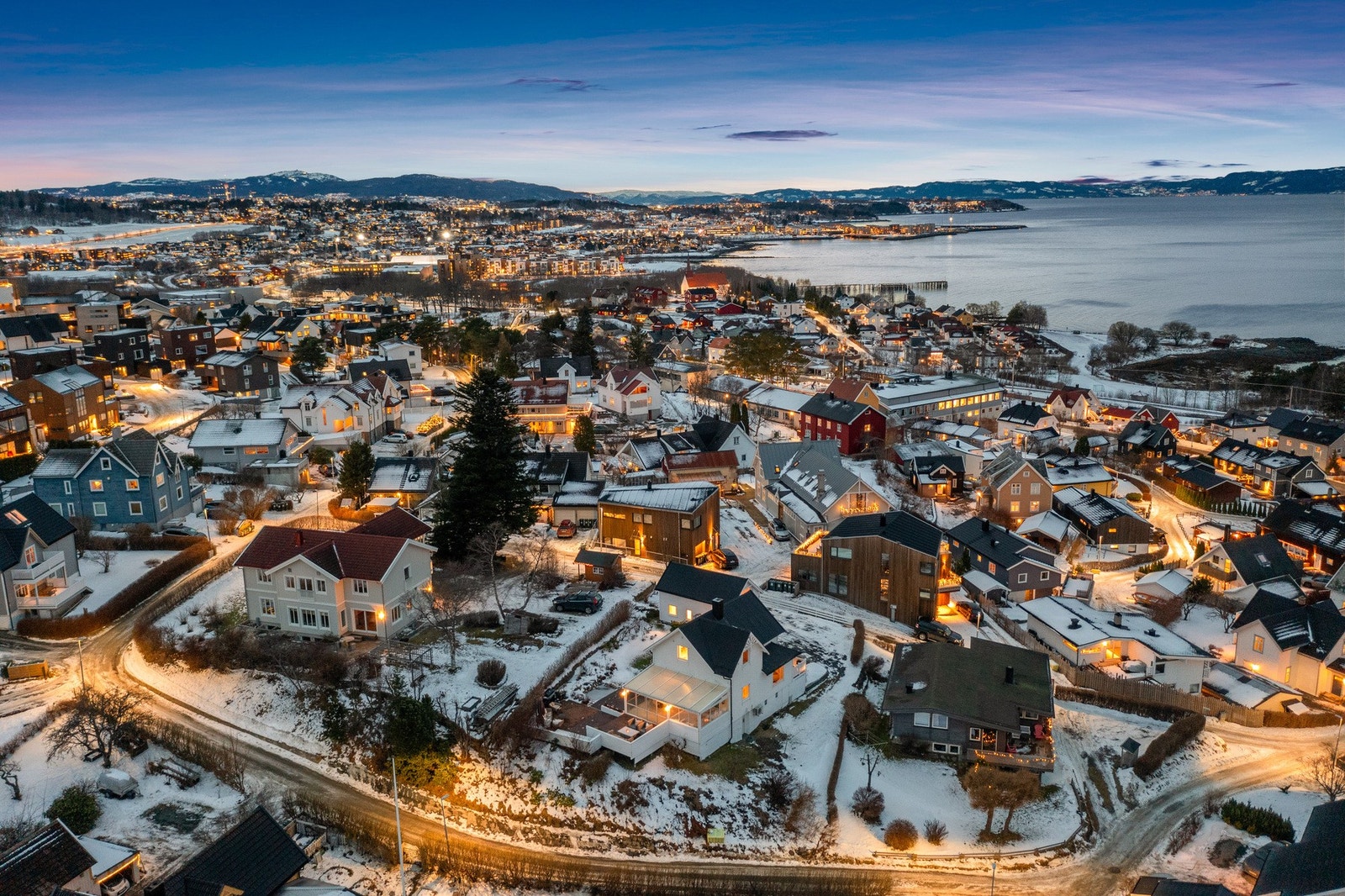 Nærområdet oppleves som trygt og veletablert, med et godt bomiljø preget av barnefamilier, unge og hyggelige naboer. Galleribilde