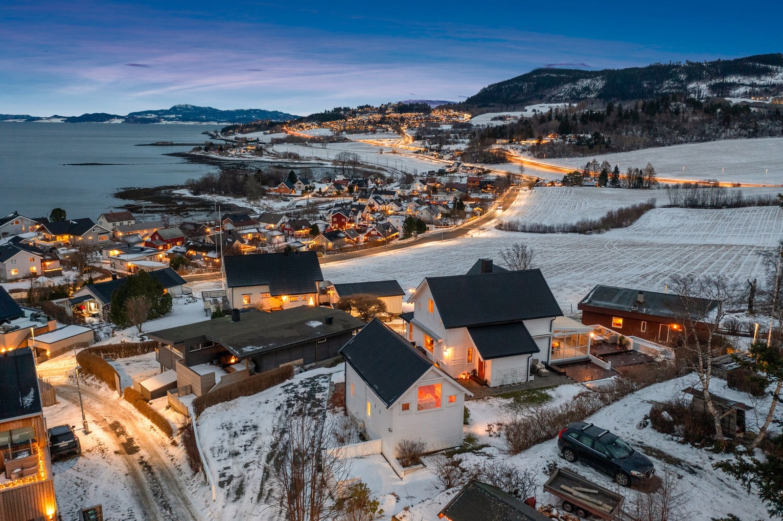 Boligen ligger utenfor Trondheim sentrum, med enkel adkomst via E6 som tar deg til Midtbyen på ca. 10 minutter. Galleribilde