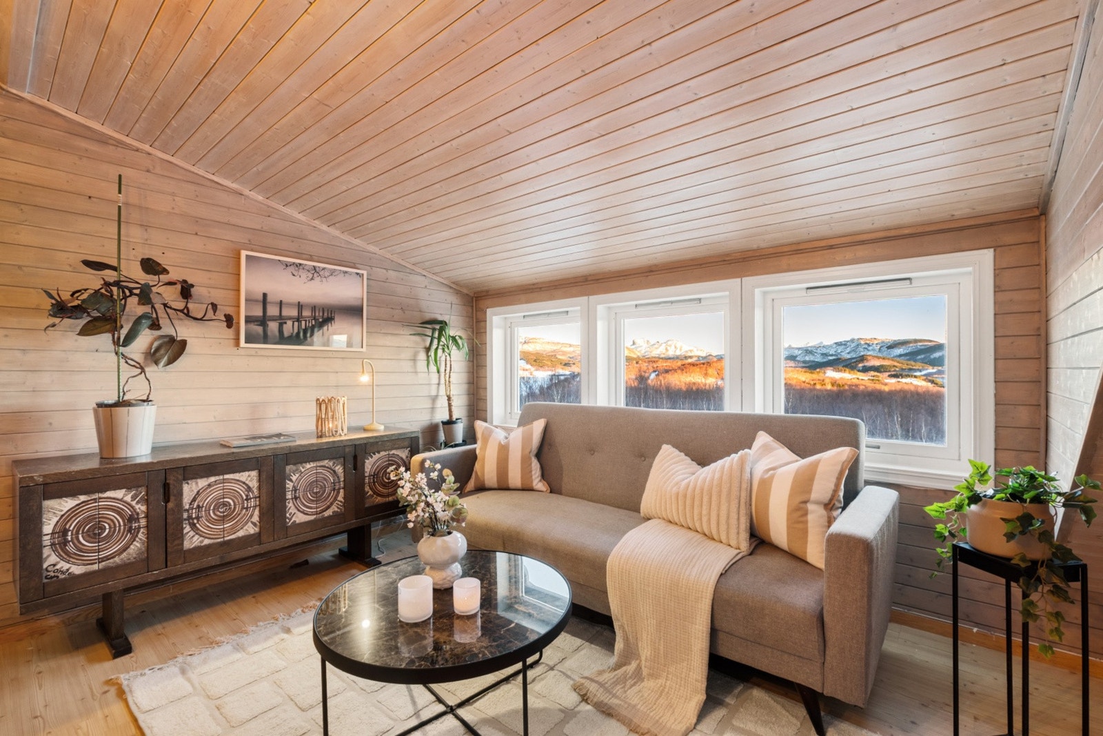 God plass for sofa- og øvrig møblement etter ønske. Galleribilde