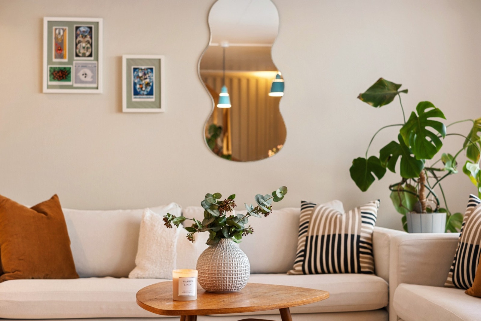 Boligen ble tilbygget i 2001 med utvidelse av stue og kjøkken, samt etablering av ekstra soverom på loftet. Galleribilde