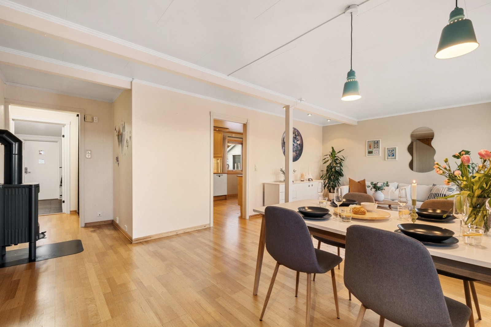 Kjøkkenet ligger adskilt i eget rom. Galleribilde