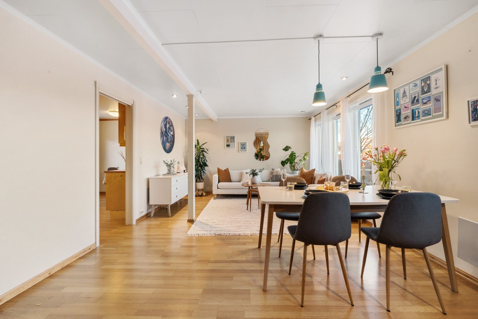 Det er god plass til spisestue for sosiale stunder. Galleribilde