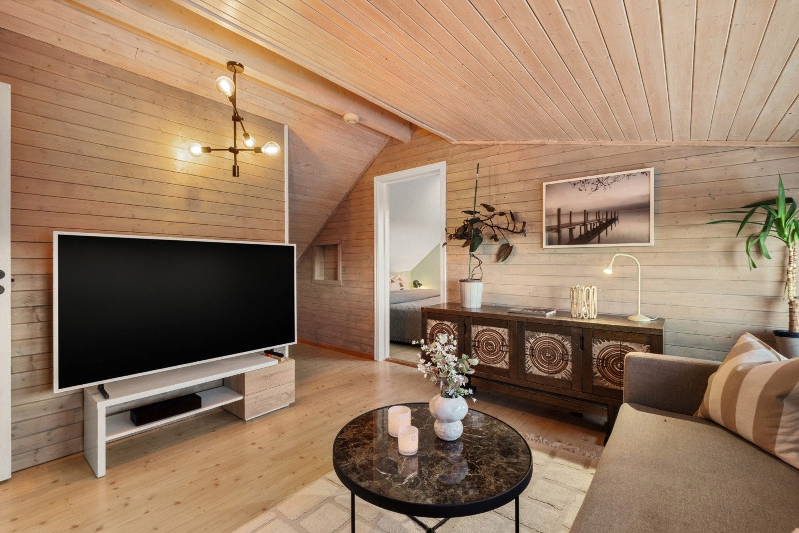 Det er etablert en lettvegg til fordel for en sovealkove. Galleribilde