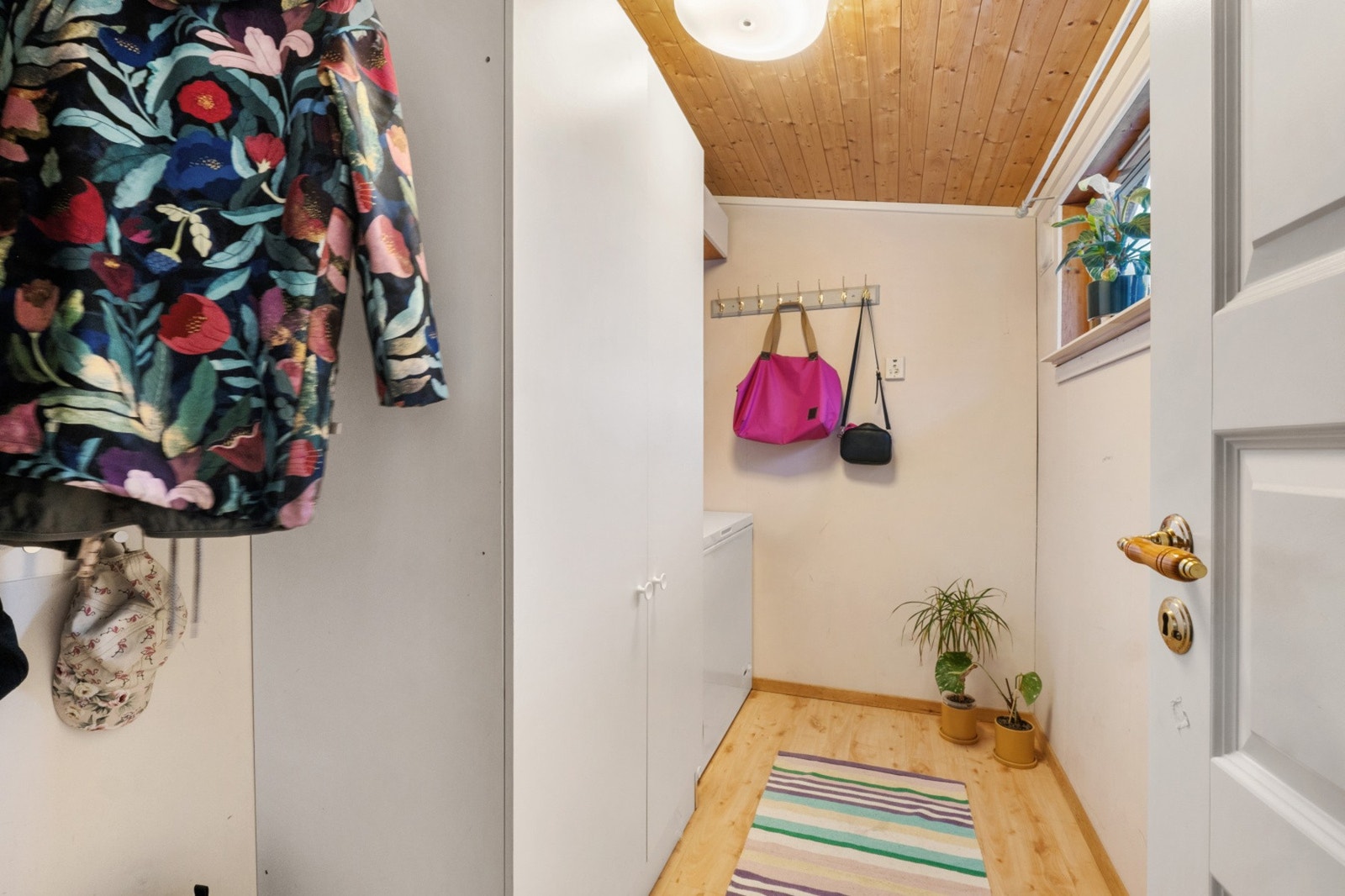 Bod i tilknytning til gang i 1.etasje, Galleribilde