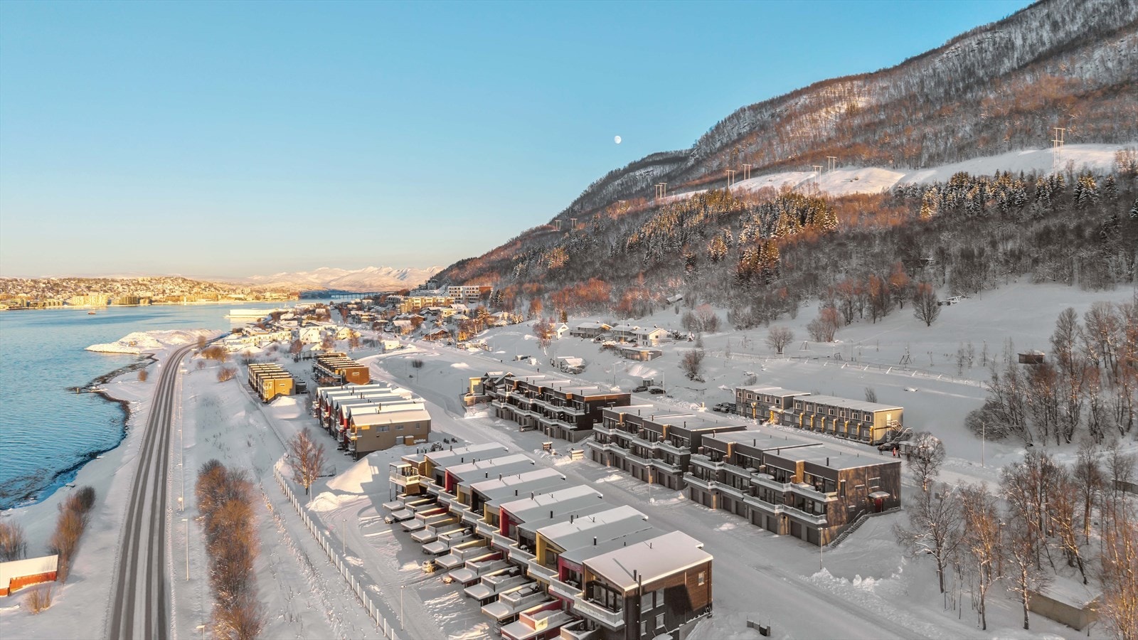Her bor du skjermet og fredelig, samtidig som daglige servicetilbud, barnehager, skoler og kollektivtransport er lett tilgjengelig Galleribilde