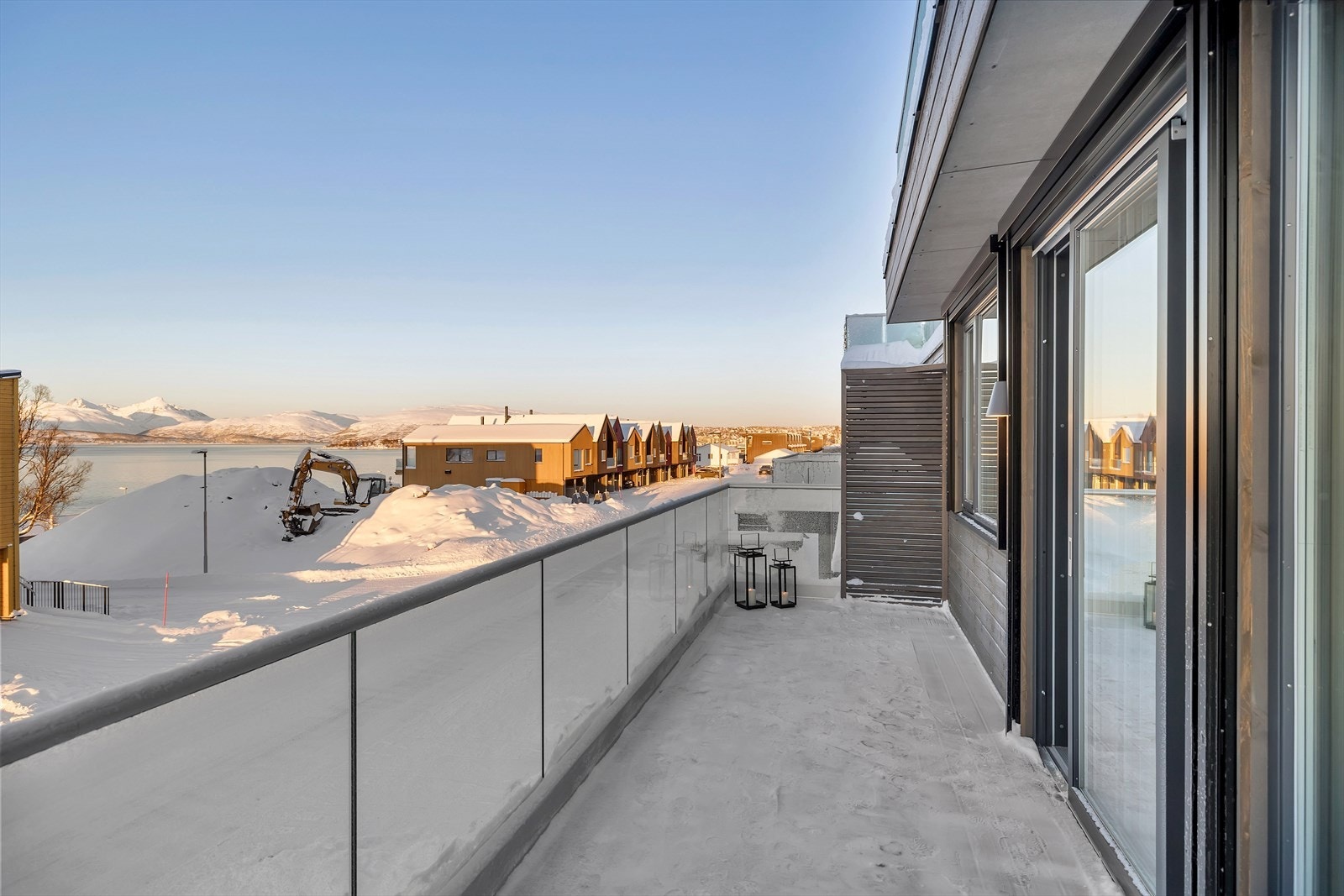 Balkong med svært gode sol- og utsiktsforhold Galleribilde