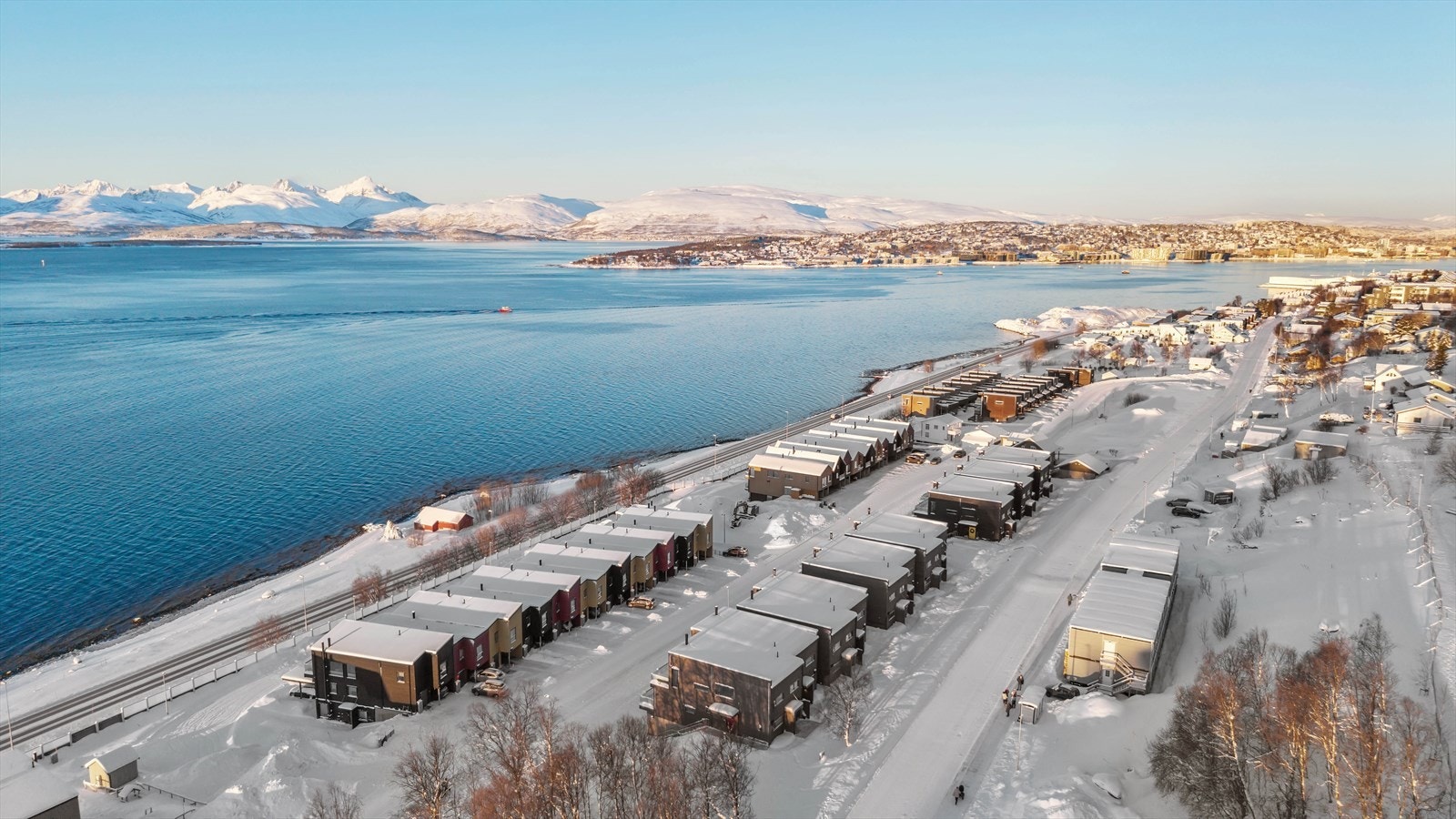 Beliggenheten gir boligen nydelig utsikt over fjellene mot vest Galleribilde