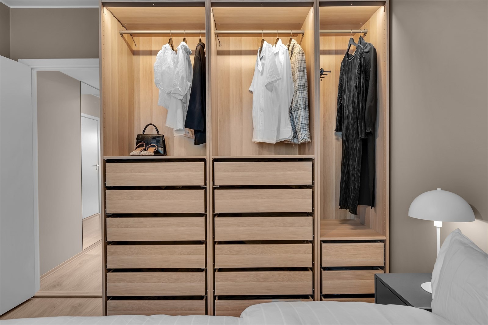 Praktisk PAX garderobeskap Galleribilde