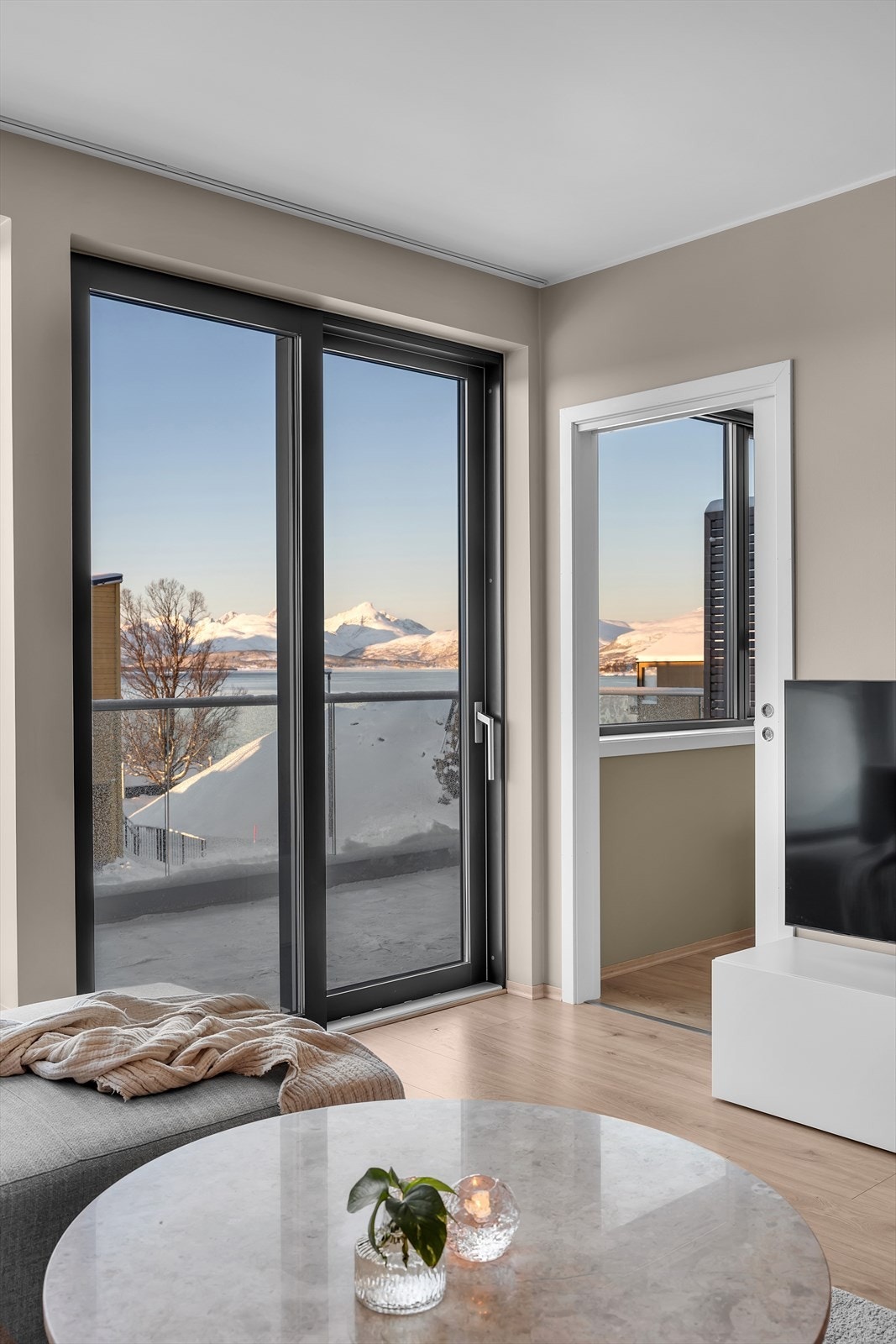 Utgang til balkong på ca 14 kvm fra stue Galleribilde