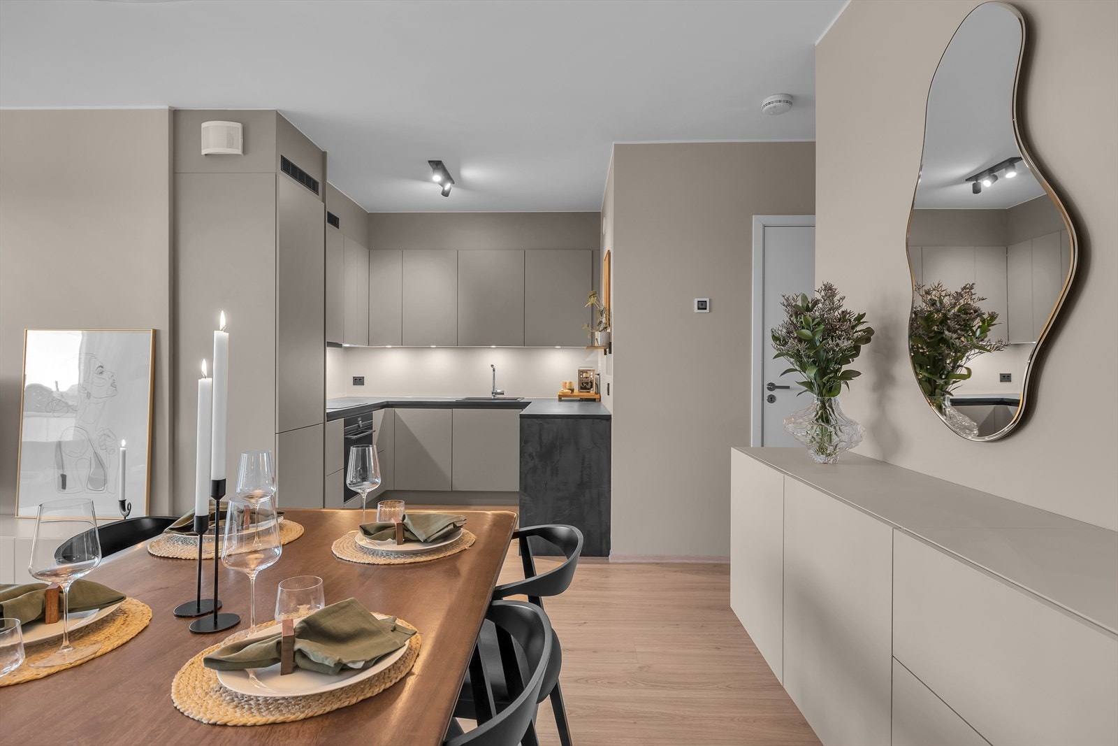 Her kan gjestene holdes med selskap mens maten lages! Galleribilde