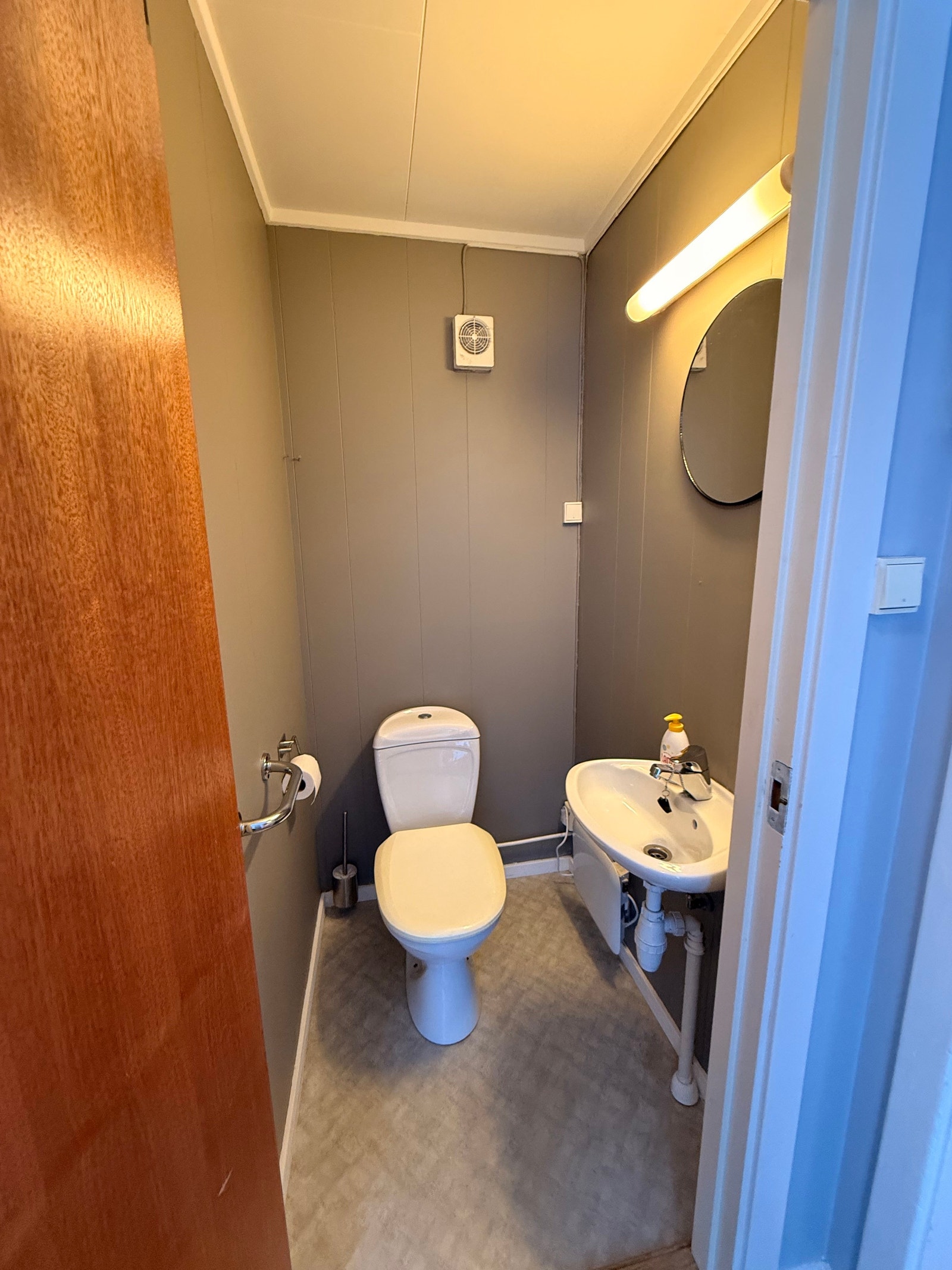 Toalett rom i entré Galleribilde