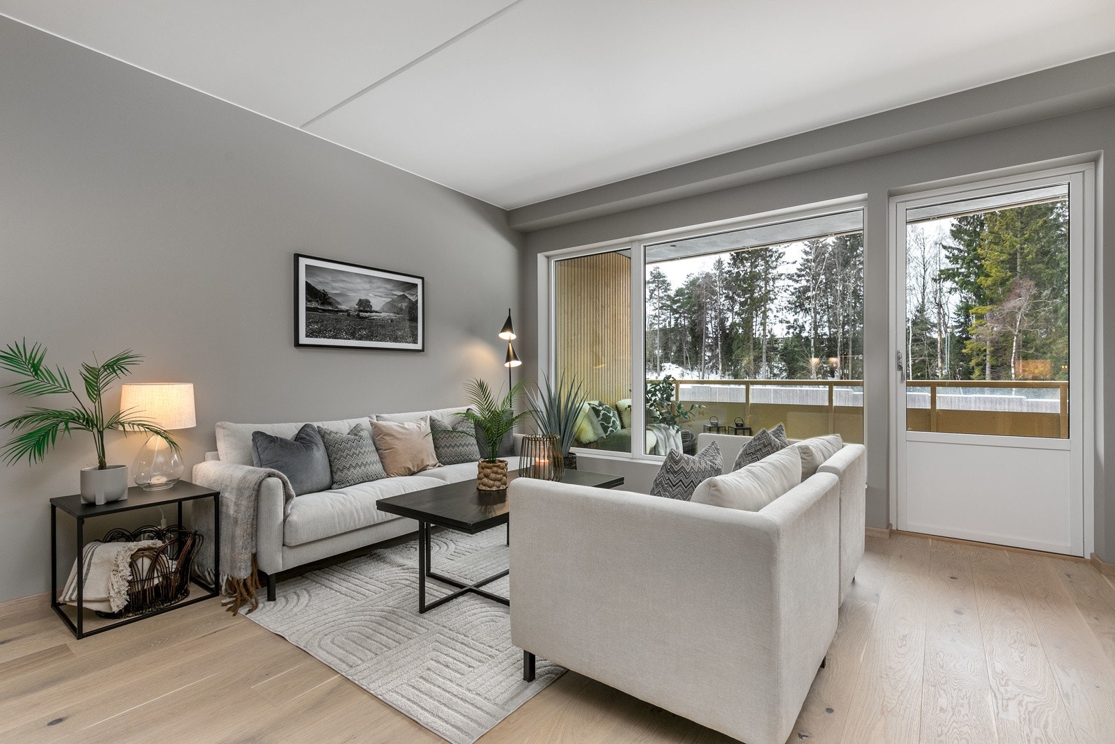 Vannbåren varme i gulv som sørger for en stabil og behagelig temperatur Galleribilde