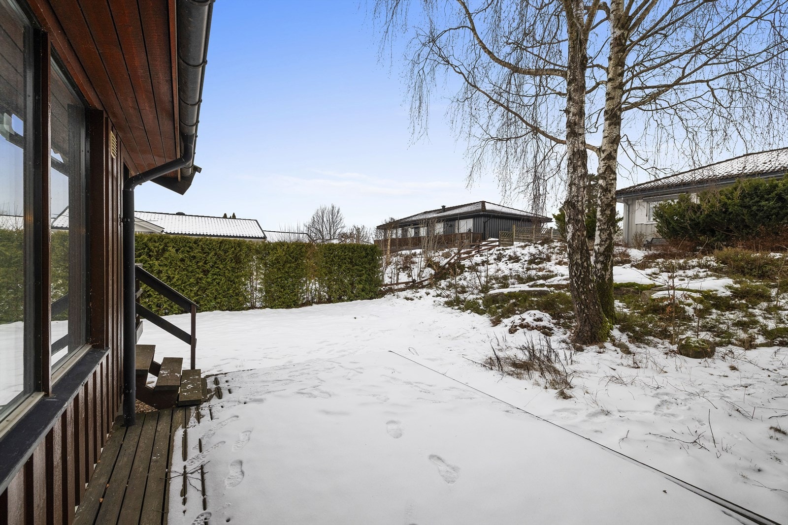 Uteområdet ligger skjermet til, uten innsyn fra naboer Galleribilde