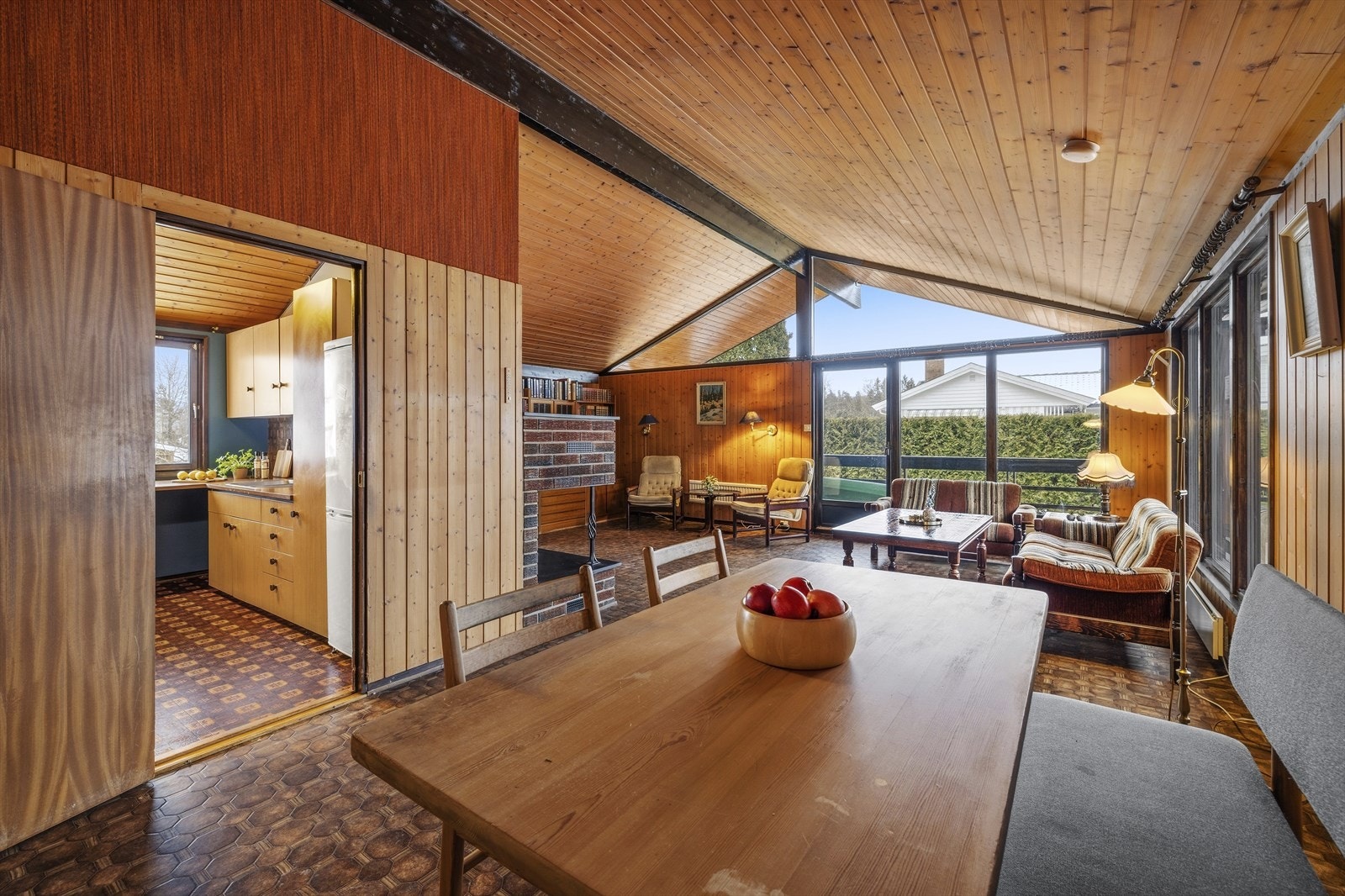 Dette er en meget funksjonell familiebolig, med alt på en flate og livsløpsstandard Galleribilde