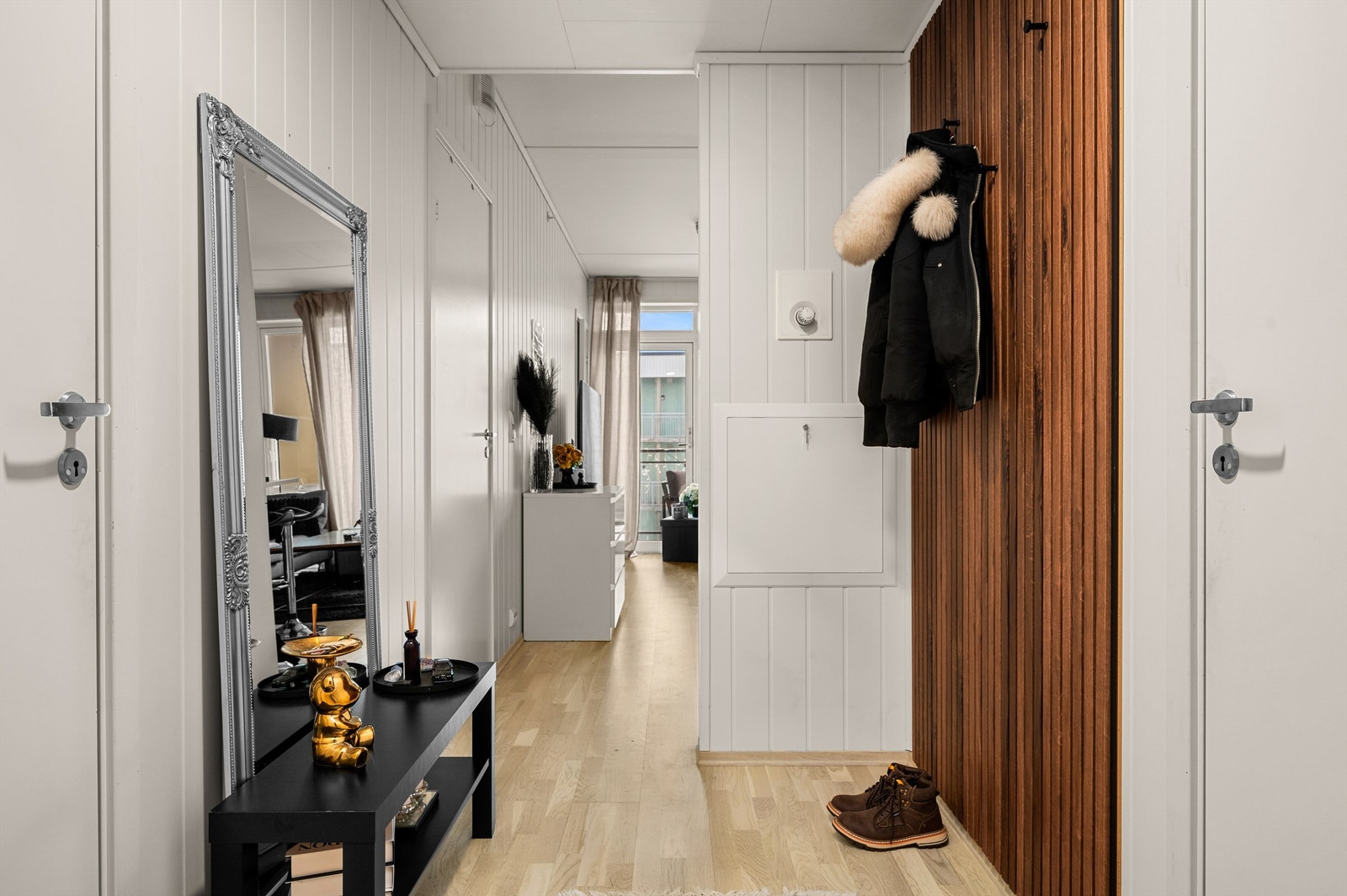 Leiligheten er oppvarmet med vannbåren gulvvarme tilkoblet felles varmesentral og har balansert ventilasjon, noe som sørger for lave bokostnader. Galleribilde