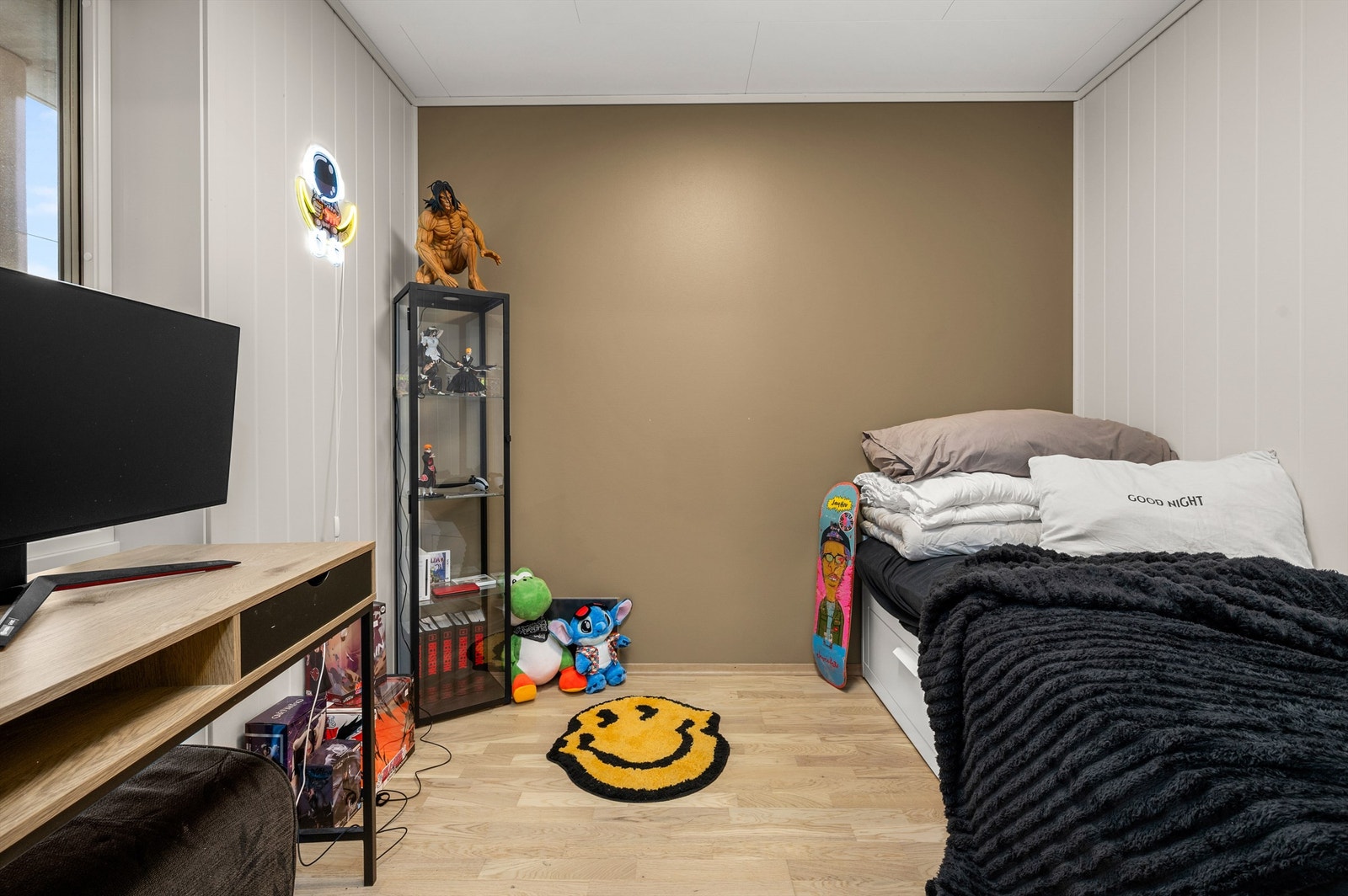 Soverom 2 er på 6 kvm og kan fint benyttes som barnerom eller kontor hvis ønskelig. Galleribilde