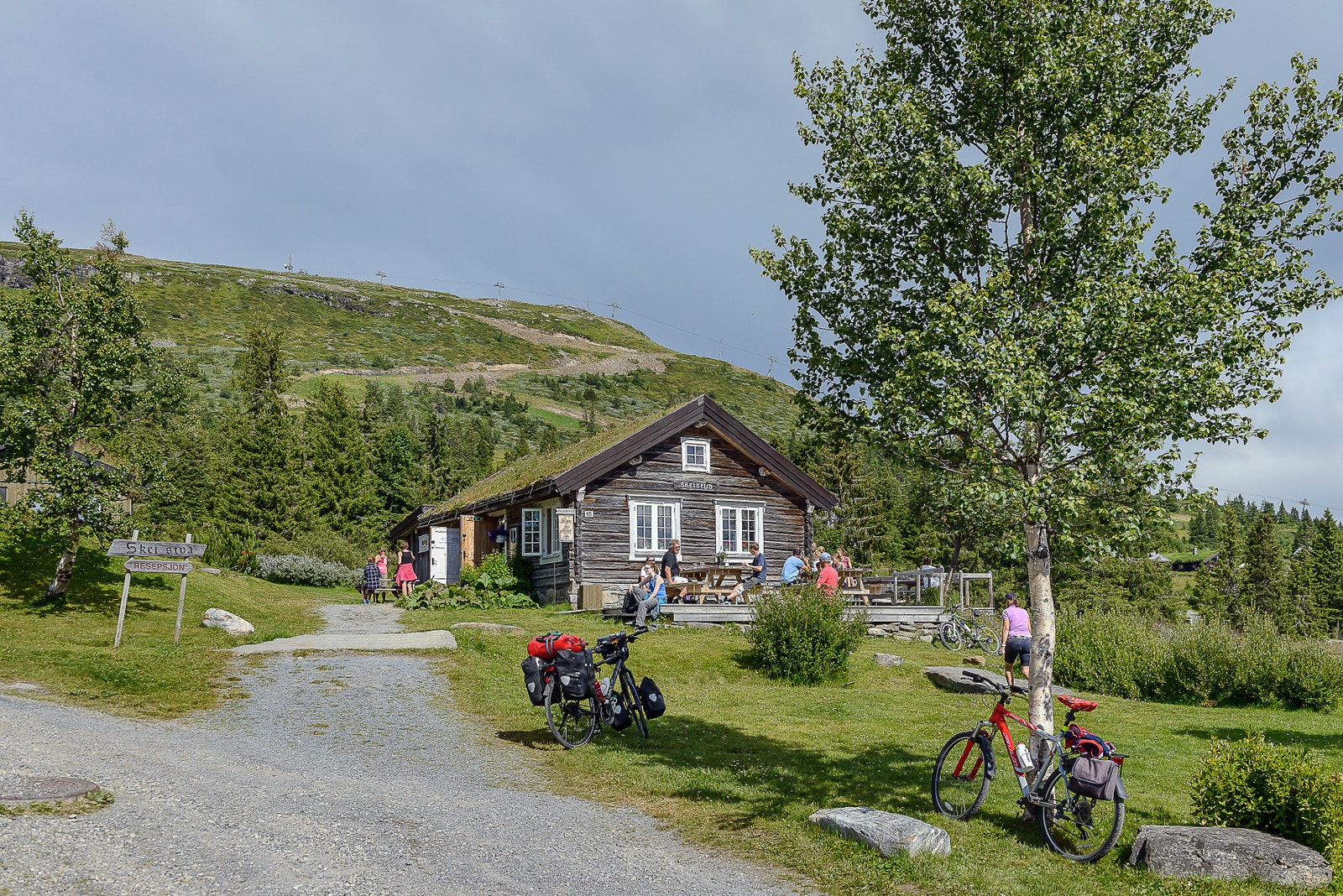 Ferdigbygd hytte på feltet Galleribilde