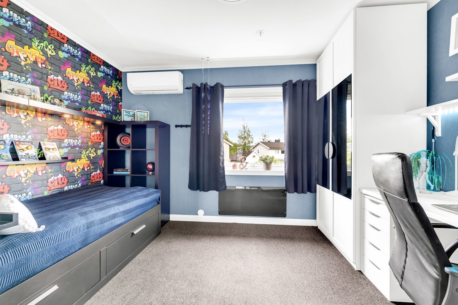 Alle rommene har moderne overflater som kan kombineres med ulike stiler og møblering. Ny laminatgulv under alle gulv som har tepper. Galleribilde