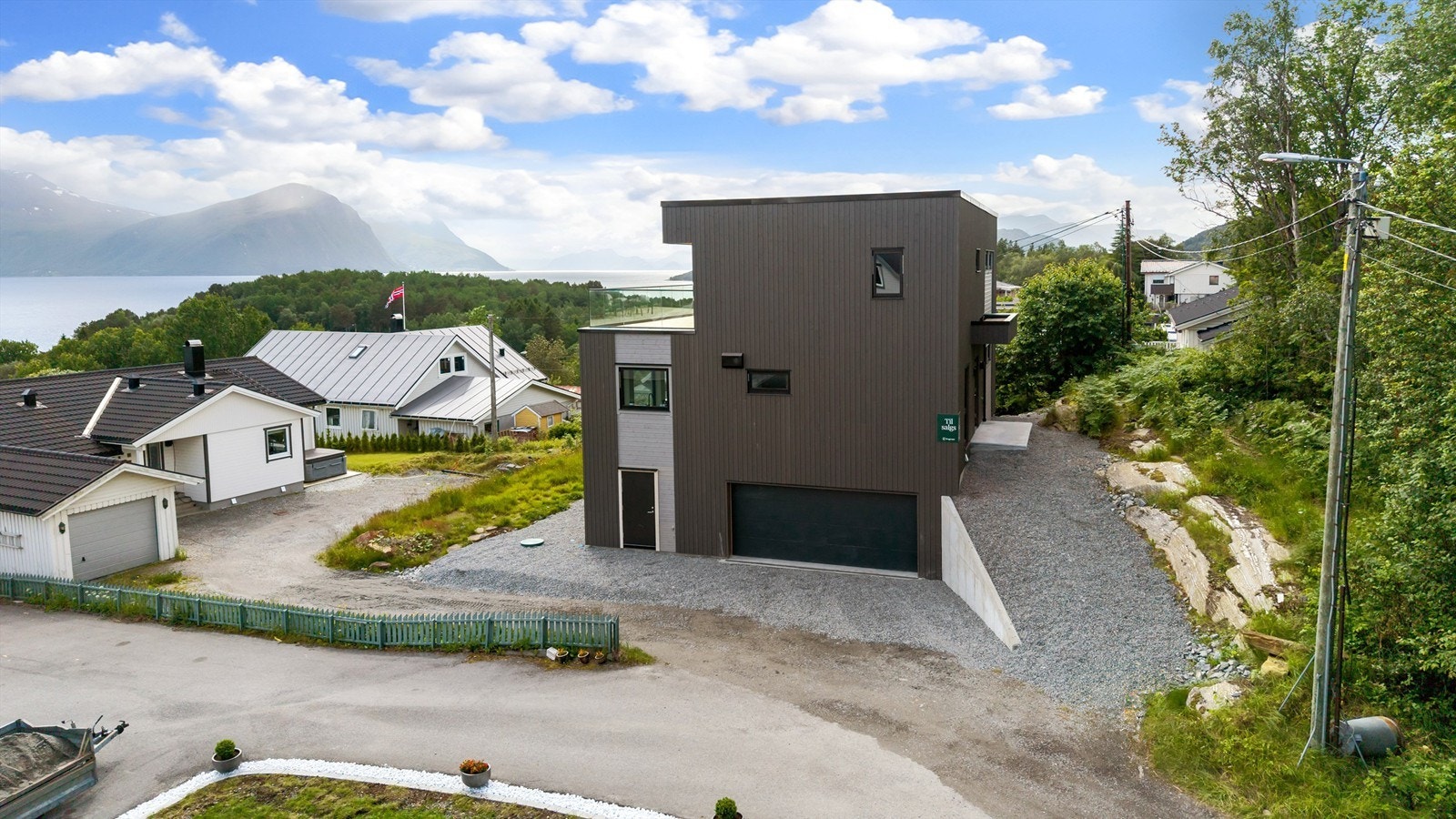 Fasade og adkomst mot øst Galleribilde