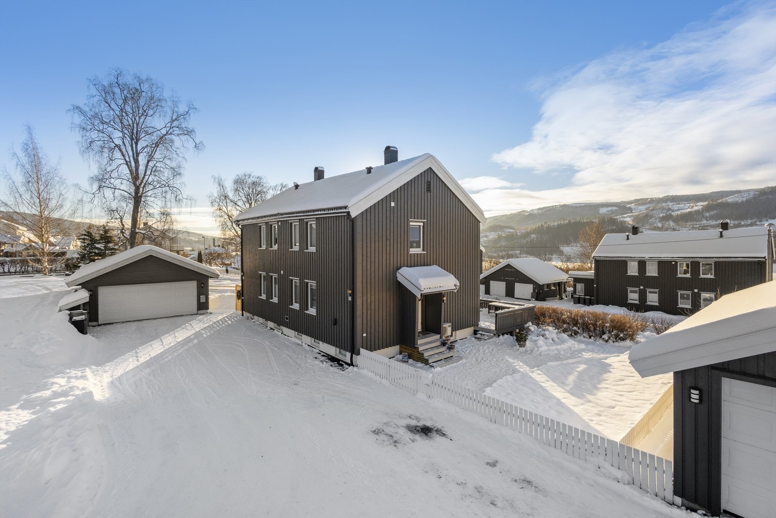 Boligen er etterisolert og har ny kledning i 2025. Galleribilde