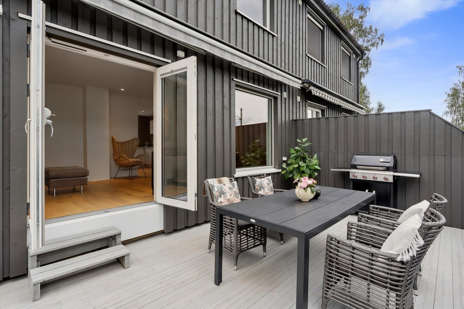 Sol, ro og utsyn - dette er stedet du vil nyte lange sommerkvelder. Galleribilde