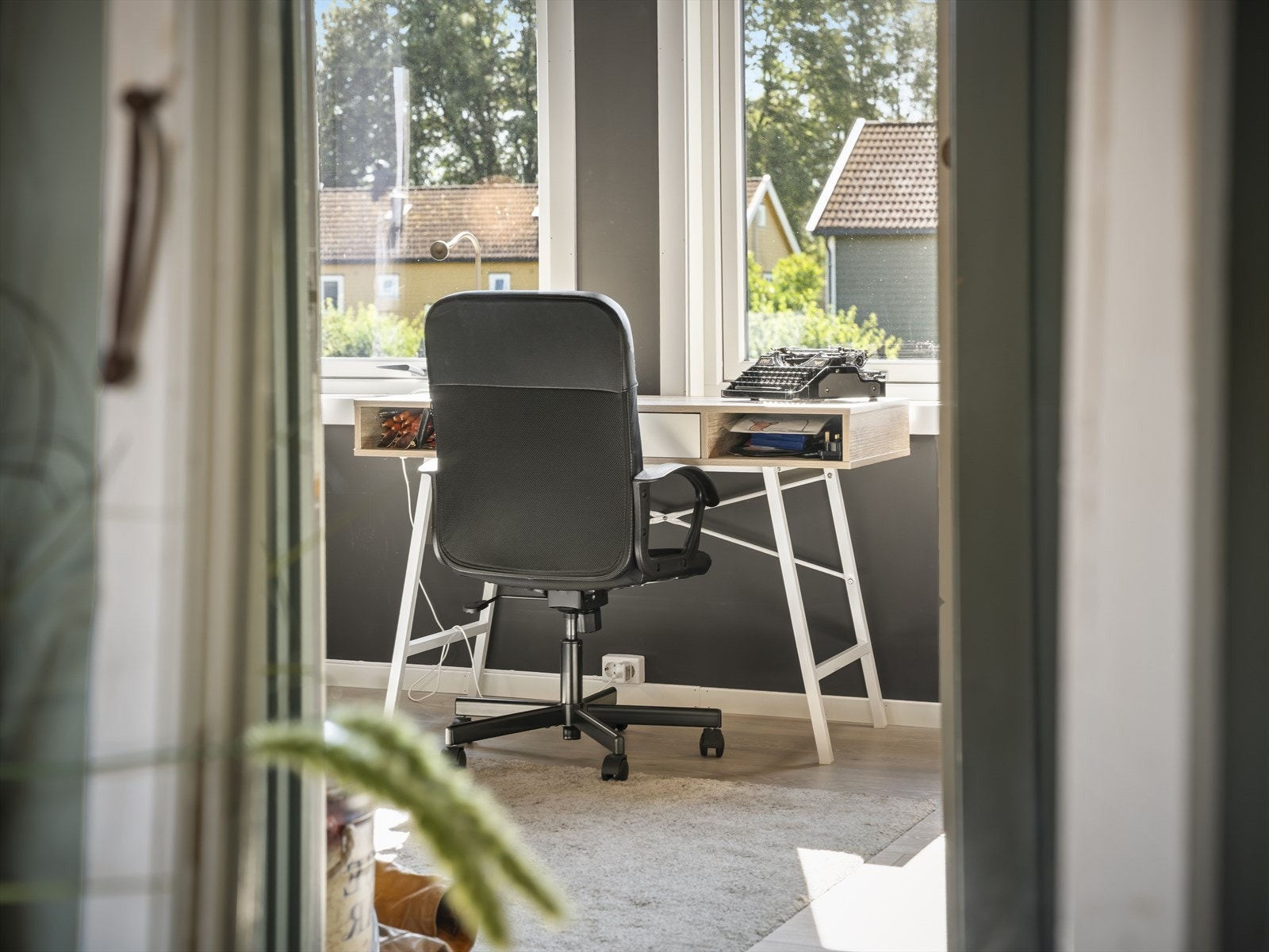 Det andre soverommet var opprinnelig 2 mindre soverom som i dag er slått sammen til ett stort rom og det er lagt nytt tak. Galleribilde