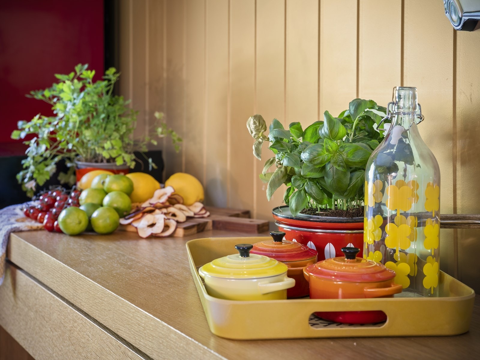 Det er etablert en flott arbeidsbenk som sørger for ekstra benkeplass. Galleribilde