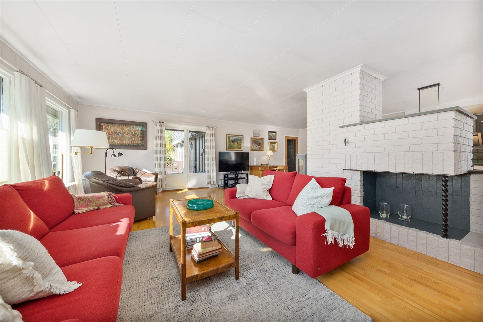 Her er det god plass til sofa og bord. Galleribilde