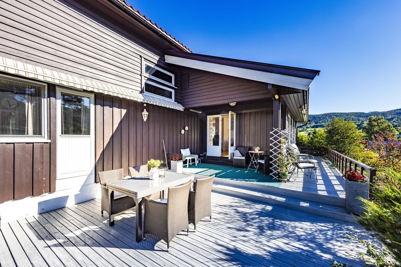 Romslig terrasse på ca 53 kvm. Galleribilde