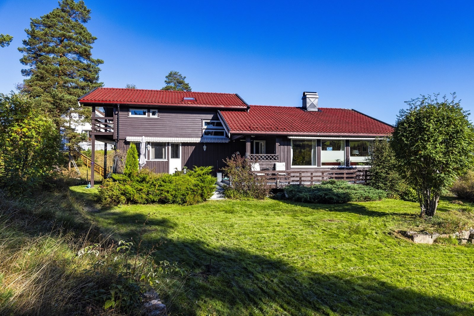 Velholdt familiebolig umiddelbar nærhet til alt en barnefamilie kan ønske seg. Galleribilde