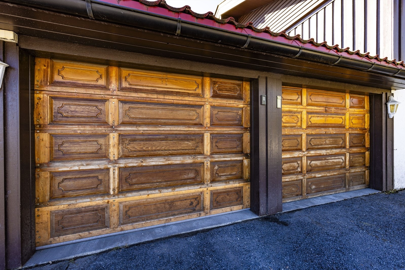 Parkering i dobbelgarasje. Galleribilde