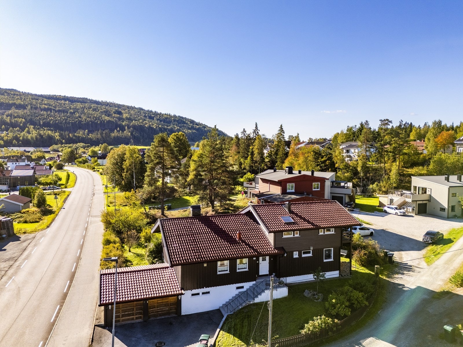 Eiendommen har en fin beliggenhet i et etablert og barnevennlig boligområde på Stalsberg, med gangavstand til barneskole og en ny, stor barnehage i nærområdet. Galleribilde