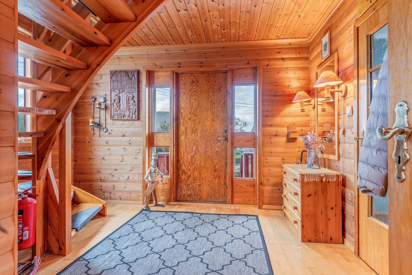 Romslig entre/hall Galleribilde