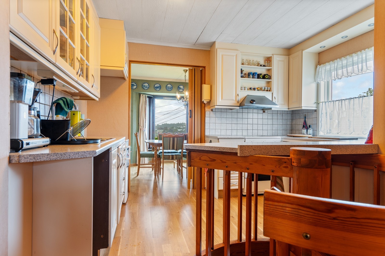 Fra kjøkken er også nedgang til underetasjen Galleribilde