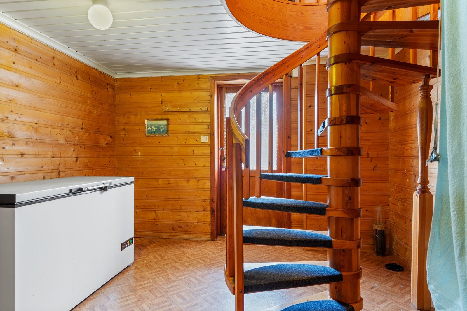 Entre/gang i kjeller Galleribilde