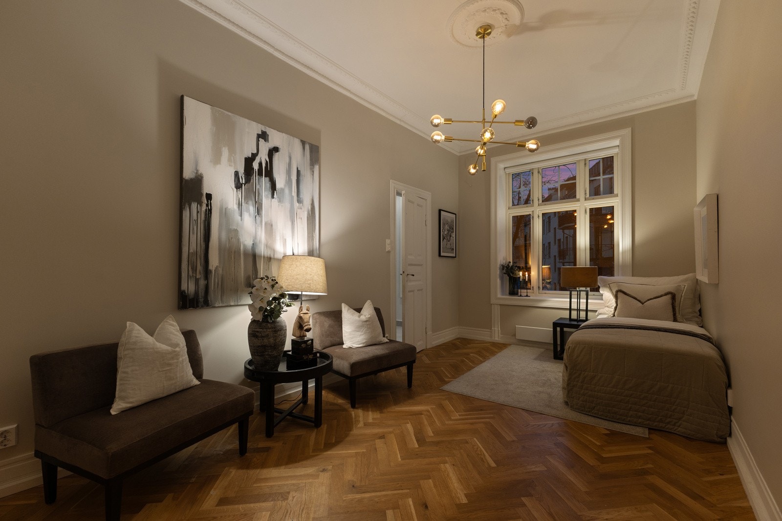 Moderne, koselig og funksjonelt ? et rom som passer mange behov. Galleribilde